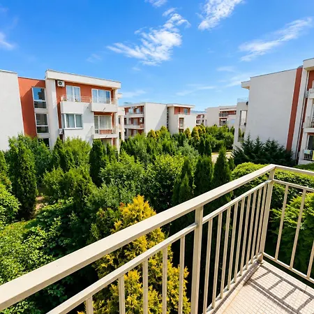 Tropical-style With Mountain Views * Sunny Beach