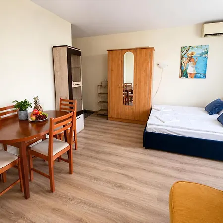 Tropical-style With Mountain Views * Slăntjev Brjag
