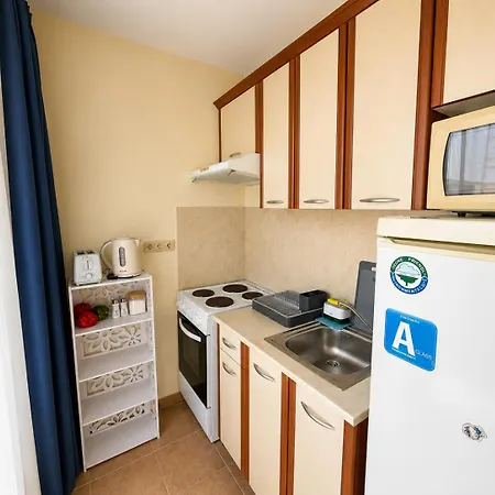 Tropical-style With Mountain Views Slăntjev Brjag