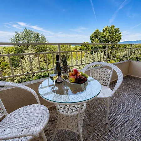 Appartamento Tropical-style With Mountain Views